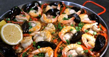 The Real Food Academy Orlando seafood, chicken and vegetable paella.